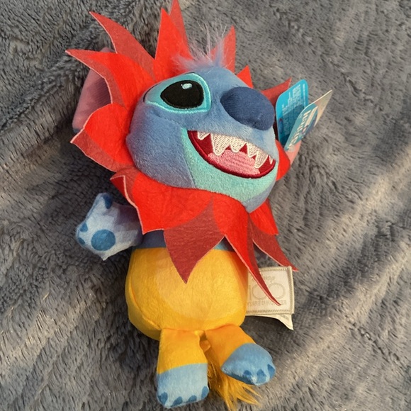 Disney « Stitch in costume » (As Simba) Plush 100 Years Of Wonder Lilo & Stitch - Picture 3 of 7